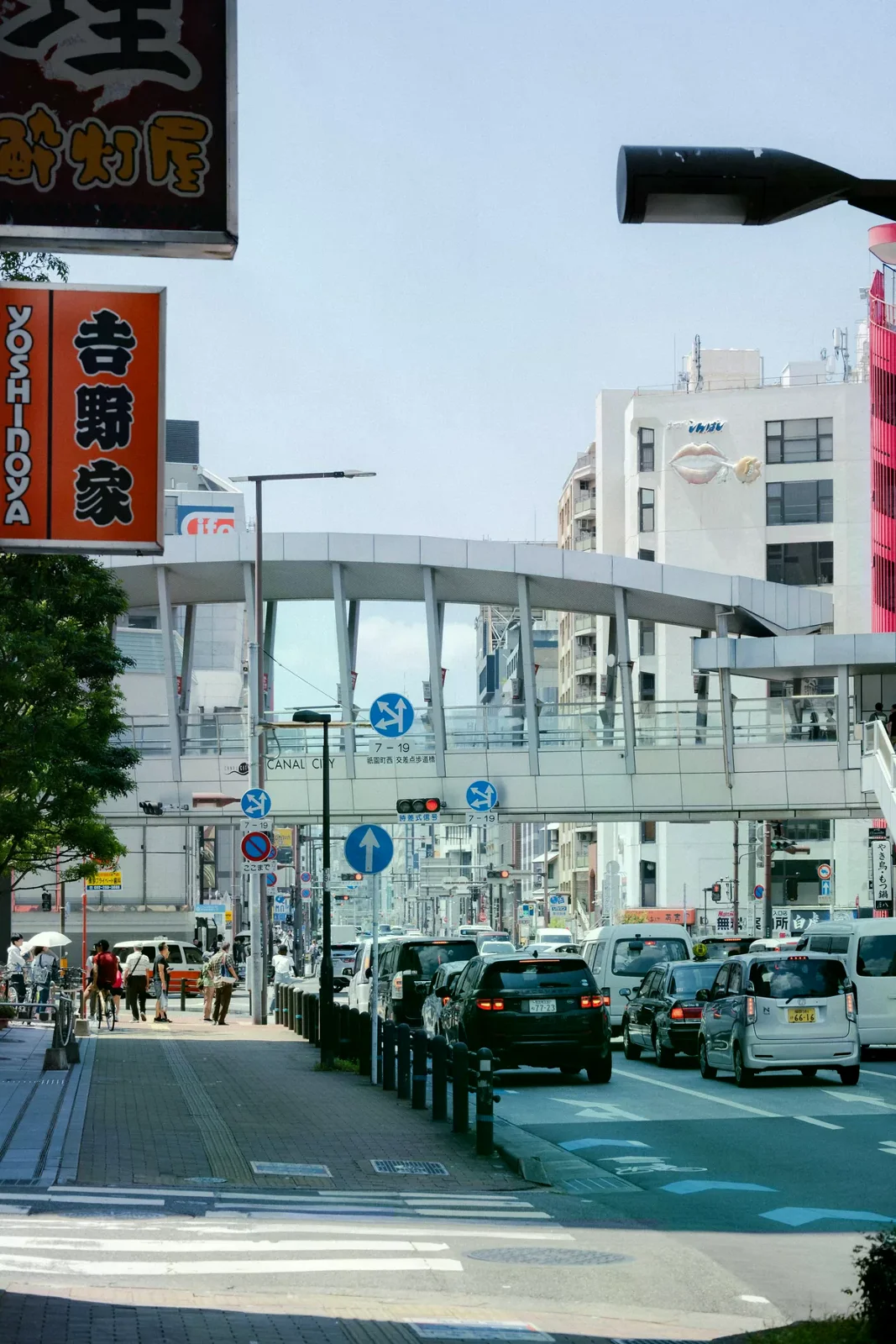 福岡市區街道與商業設施一帶的城市景色
