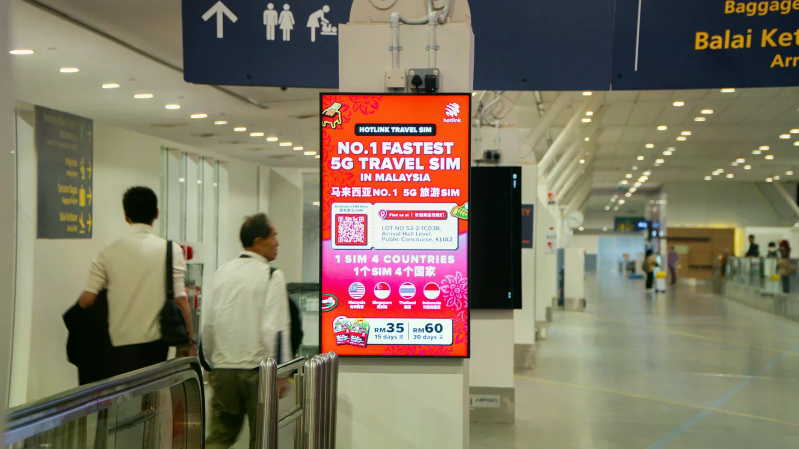 馬來西亞吉隆坡國際機場的旅遊 SIM 卡電子看板