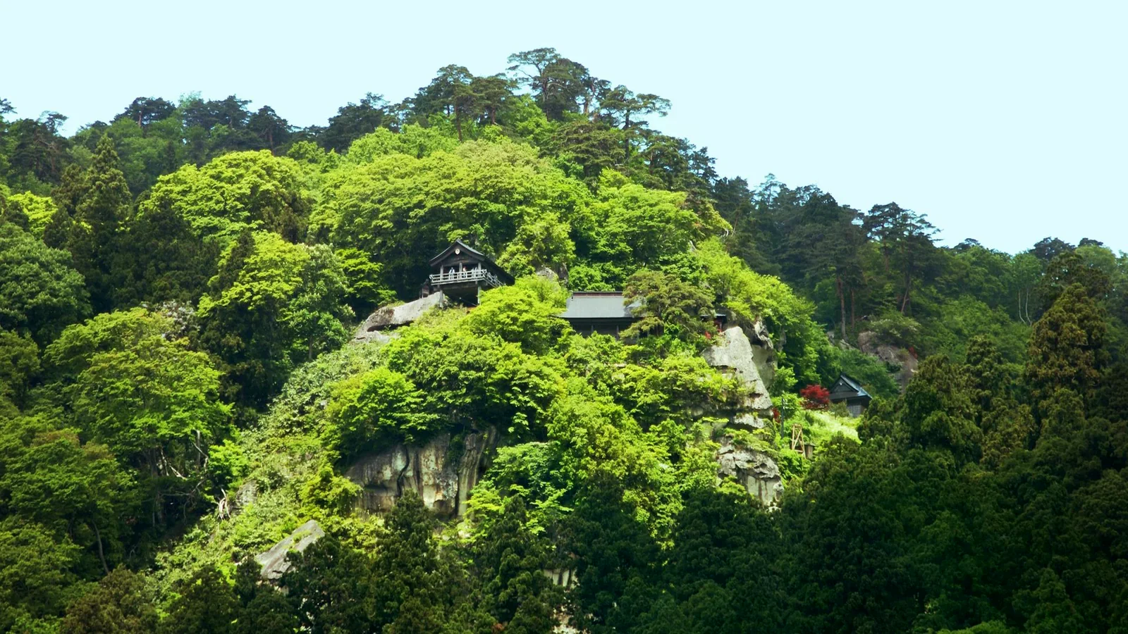 山林間岩壁上的立石寺堂宇