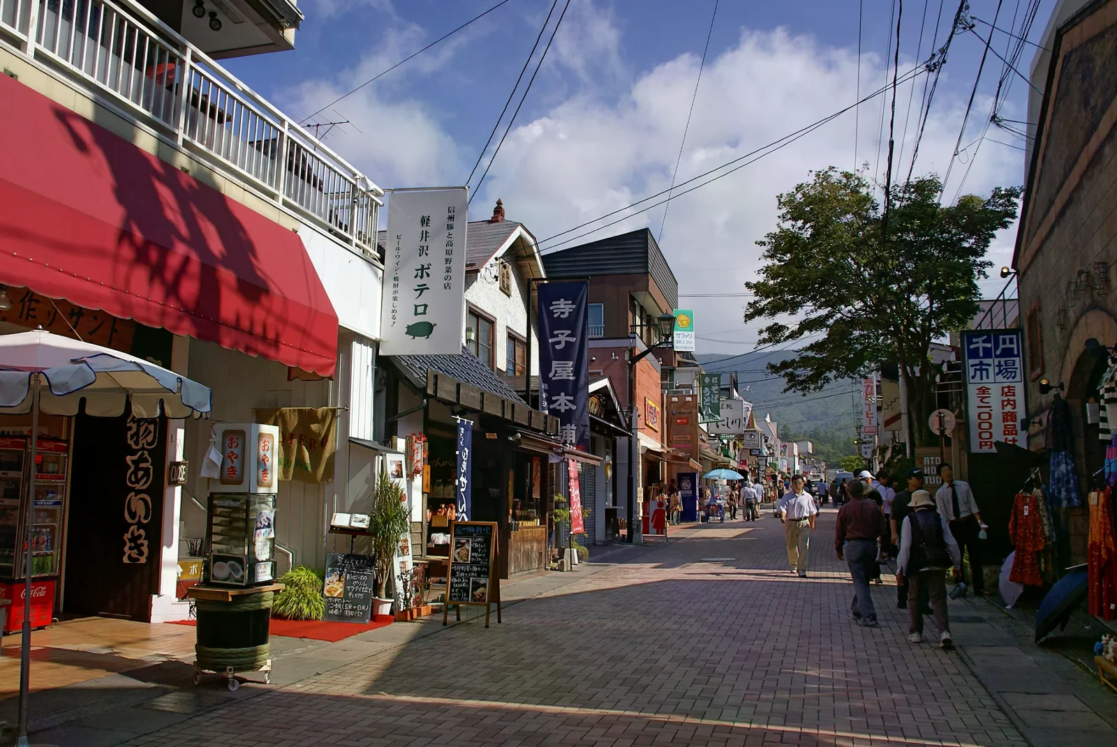 舊輕井澤銀座商店街的街道與店面，2007年9月照片