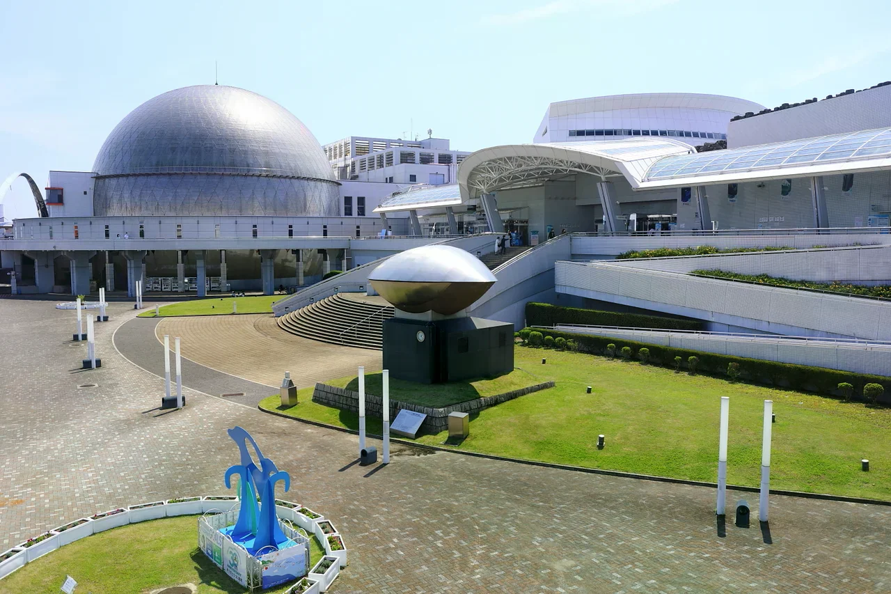 名古屋港水族館外觀（名古屋市港區港町）。