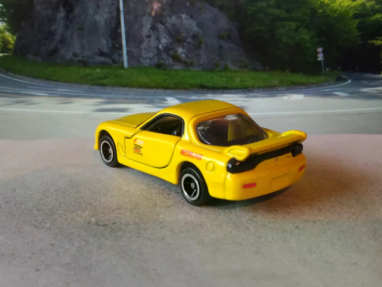 Tomica Mazda RX-7 FD《頭文字D》舊款模型(2018年照片);聯名名稱也應列入採購型號核對。