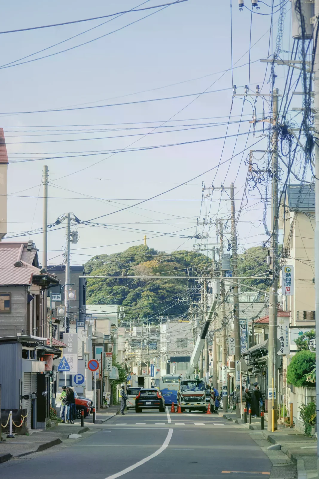 鎌倉安靜街道與住宅的情境照