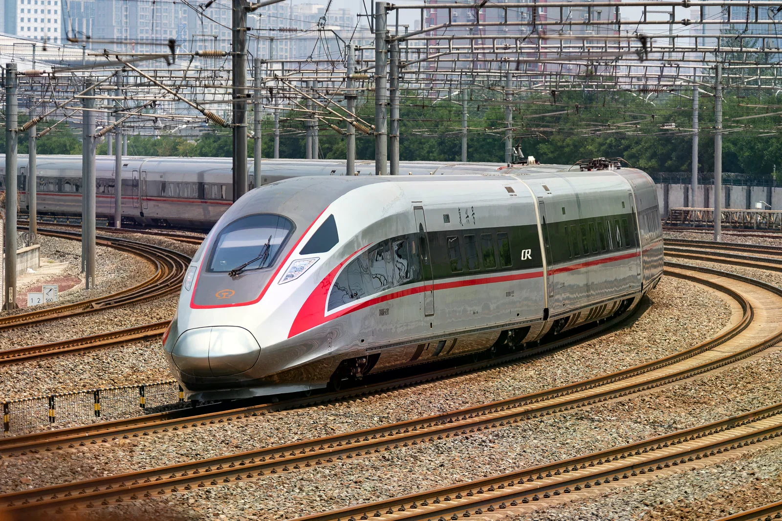 復興號 CR400AF 高速列車行駛於中國鐵路軌道