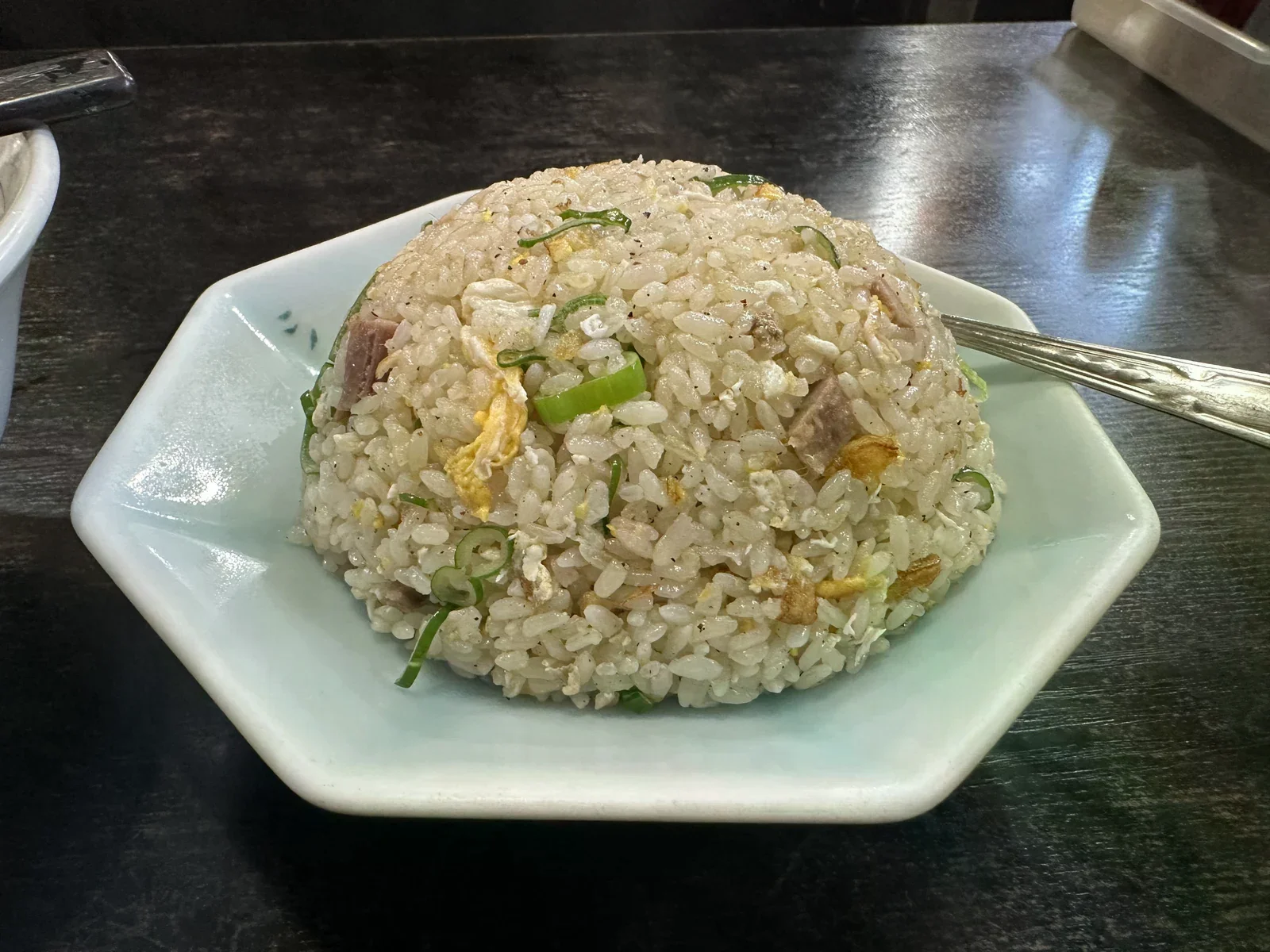 ラーメン大将盤中的炒飯與湯匙