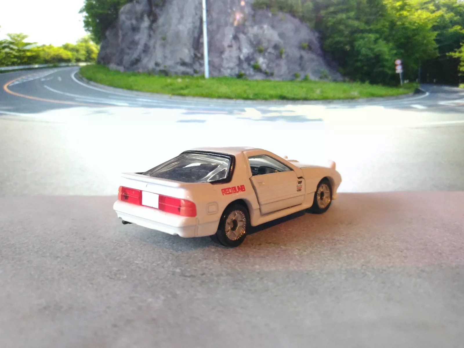 Tomica Mazda RX-7 FC《頭文字D》舊款模型(2018年照片);FC與FD是不同車型,採購不能只看RX-7名稱。