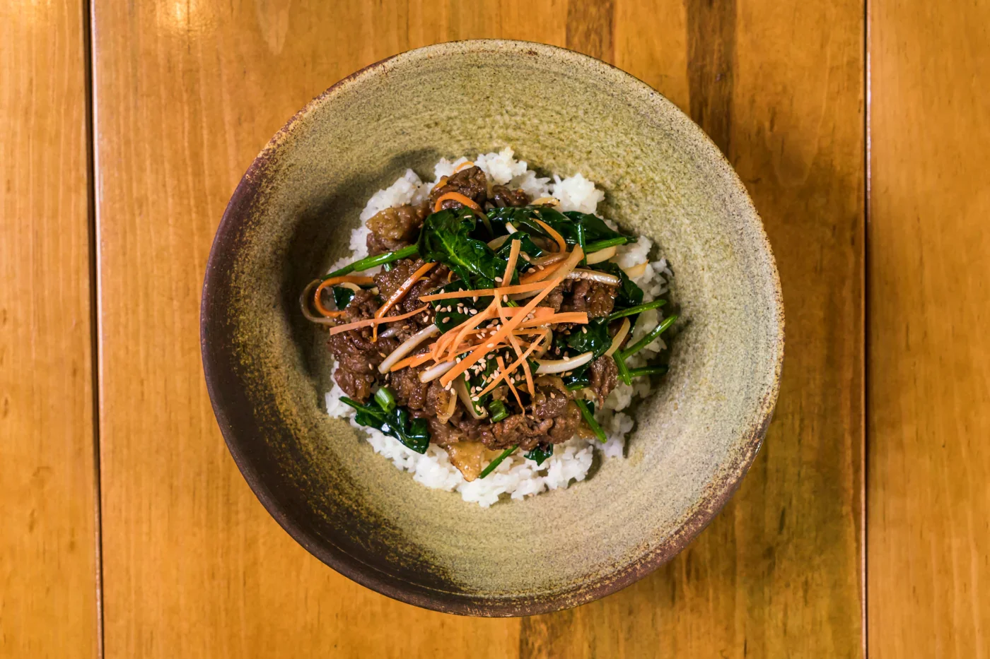 韓式烤牛肉與白飯料理情境