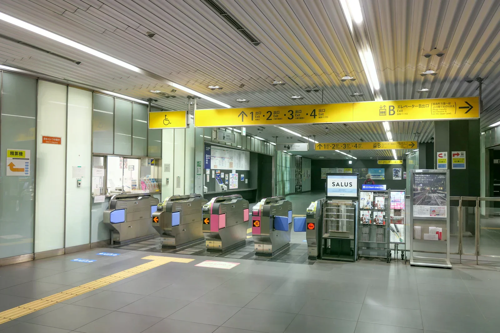 新高島站驗票閘門