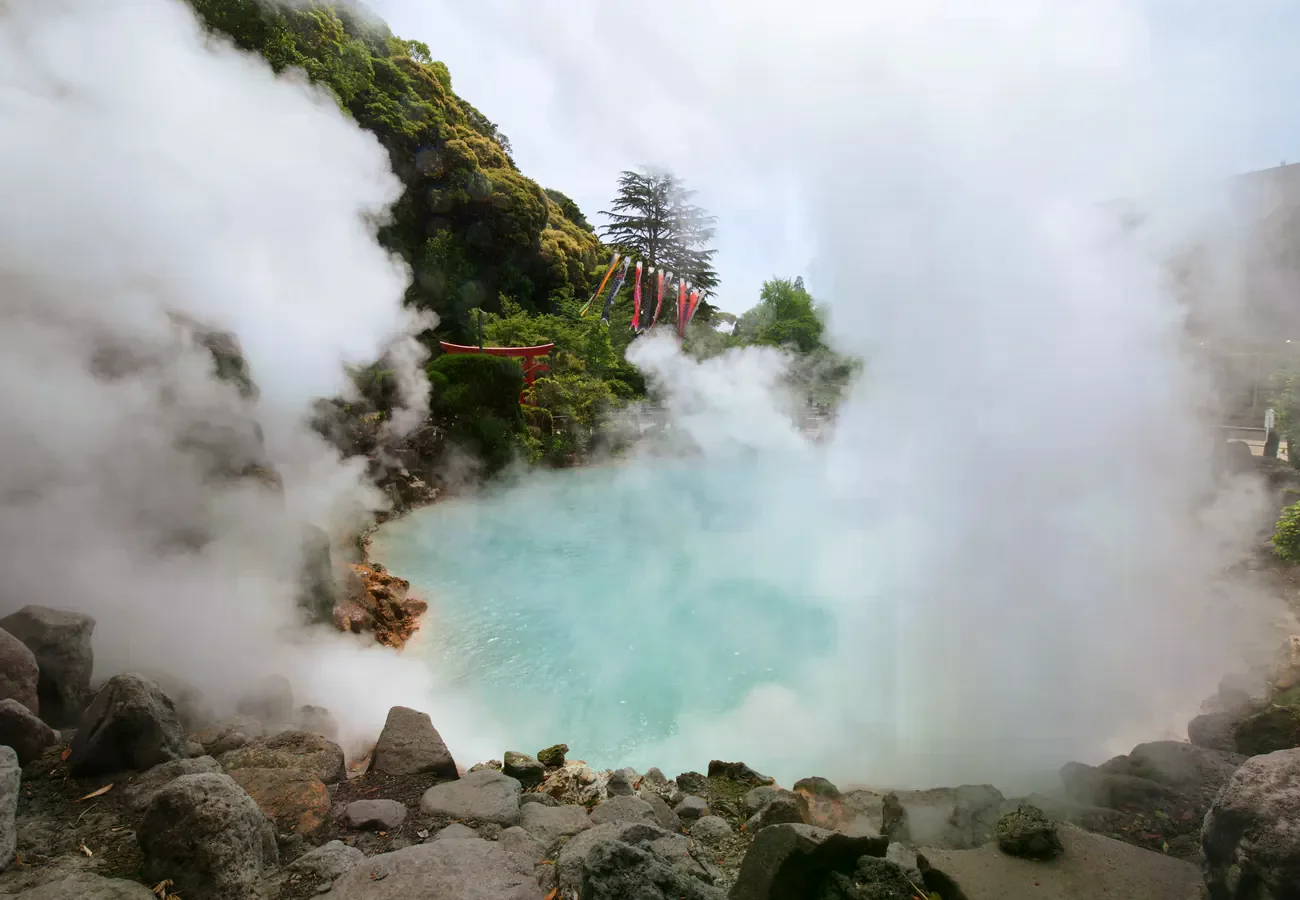 別府地熱溫泉區冒出的蒸氣，僅為日本溫泉地貌情境