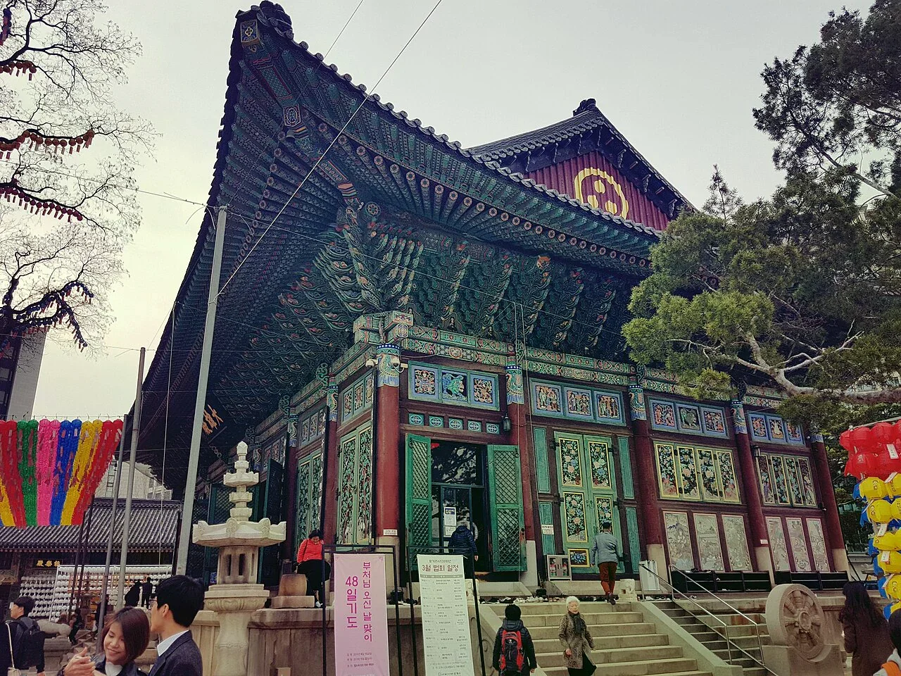 首爾曹溪寺山門與寺院外觀