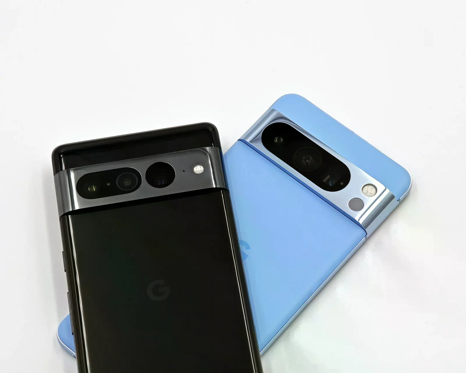 兩款Pixel手機的實物組合。
