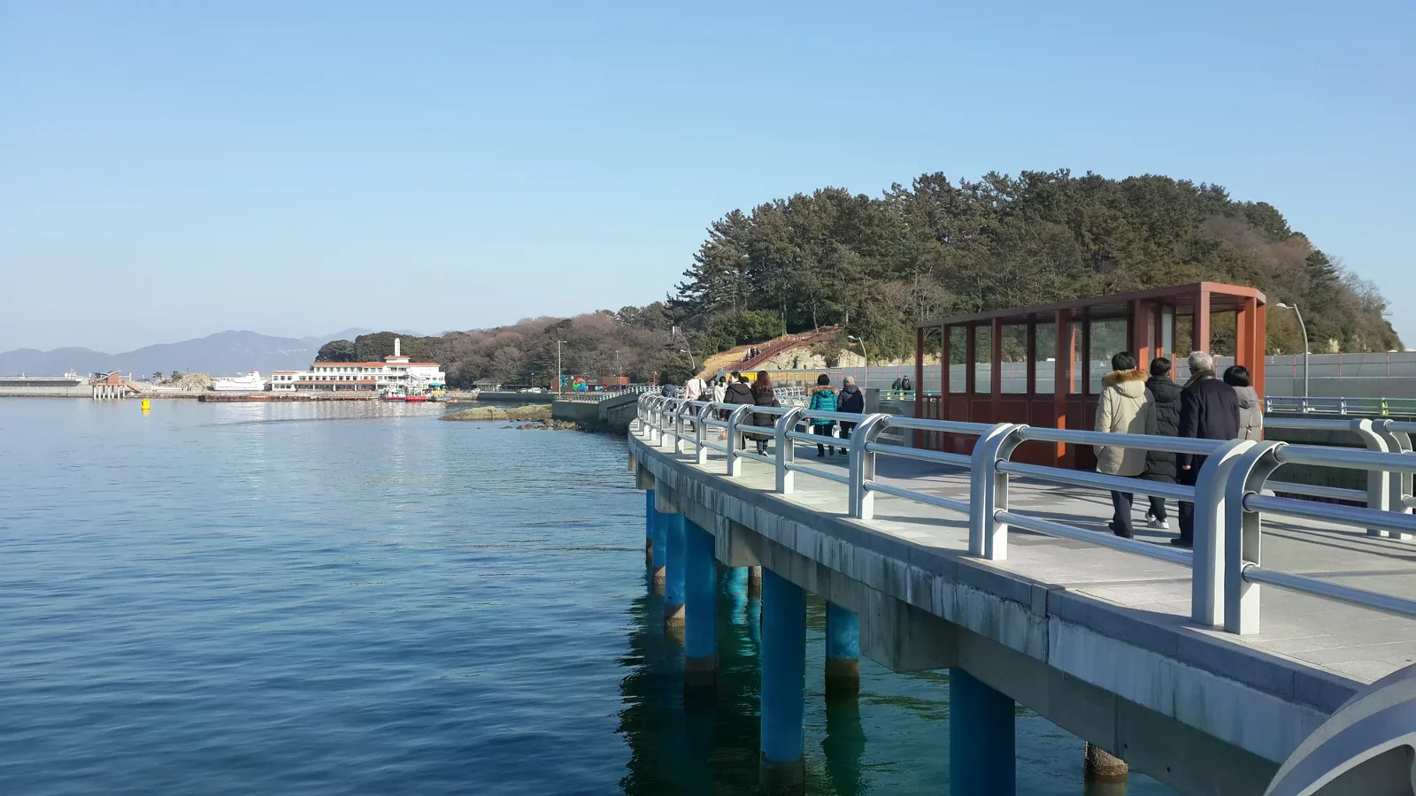 通往梧桐島的海上連接步道
