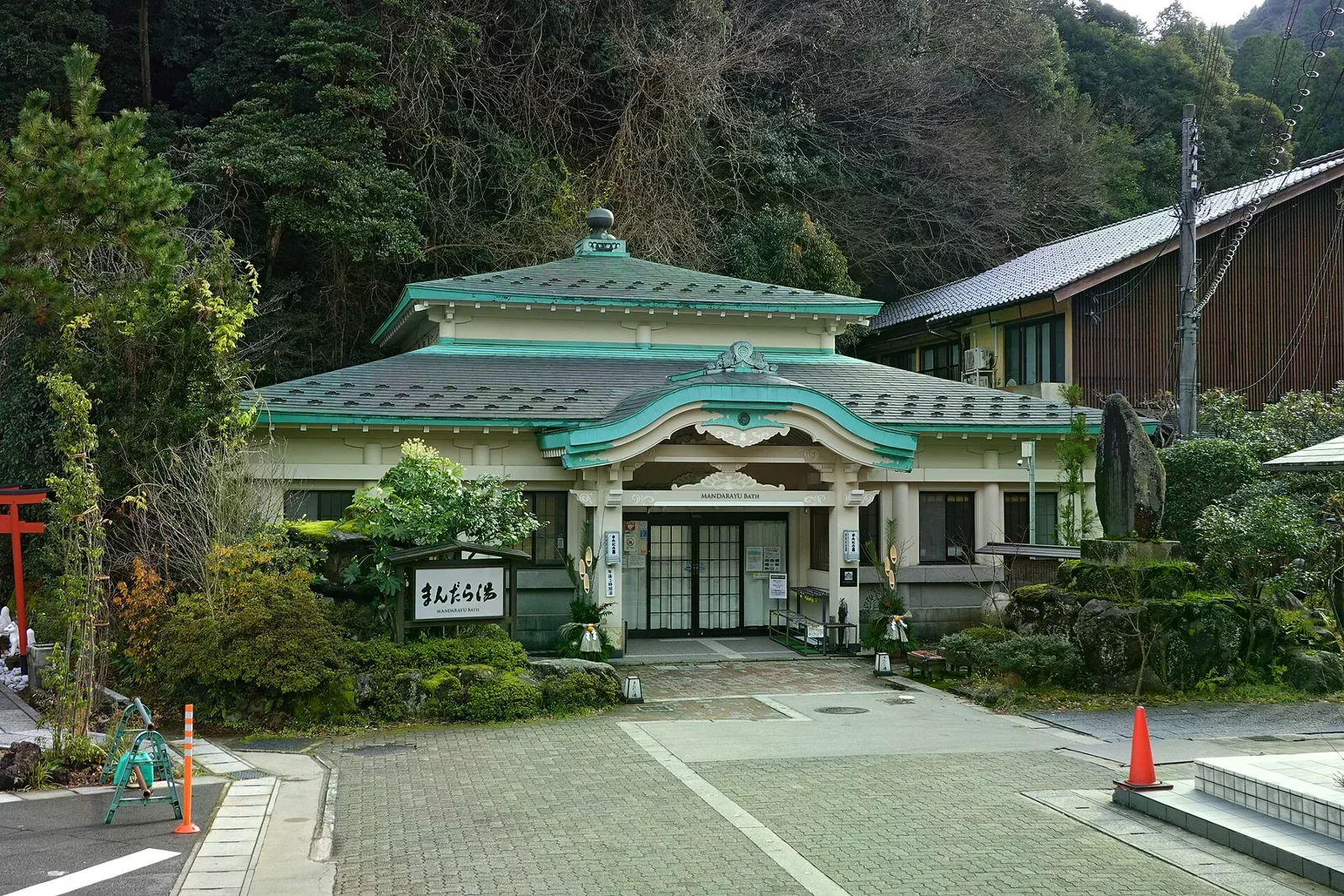兵庫縣豐岡市城崎溫泉的曼陀羅湯木造浴場外觀
