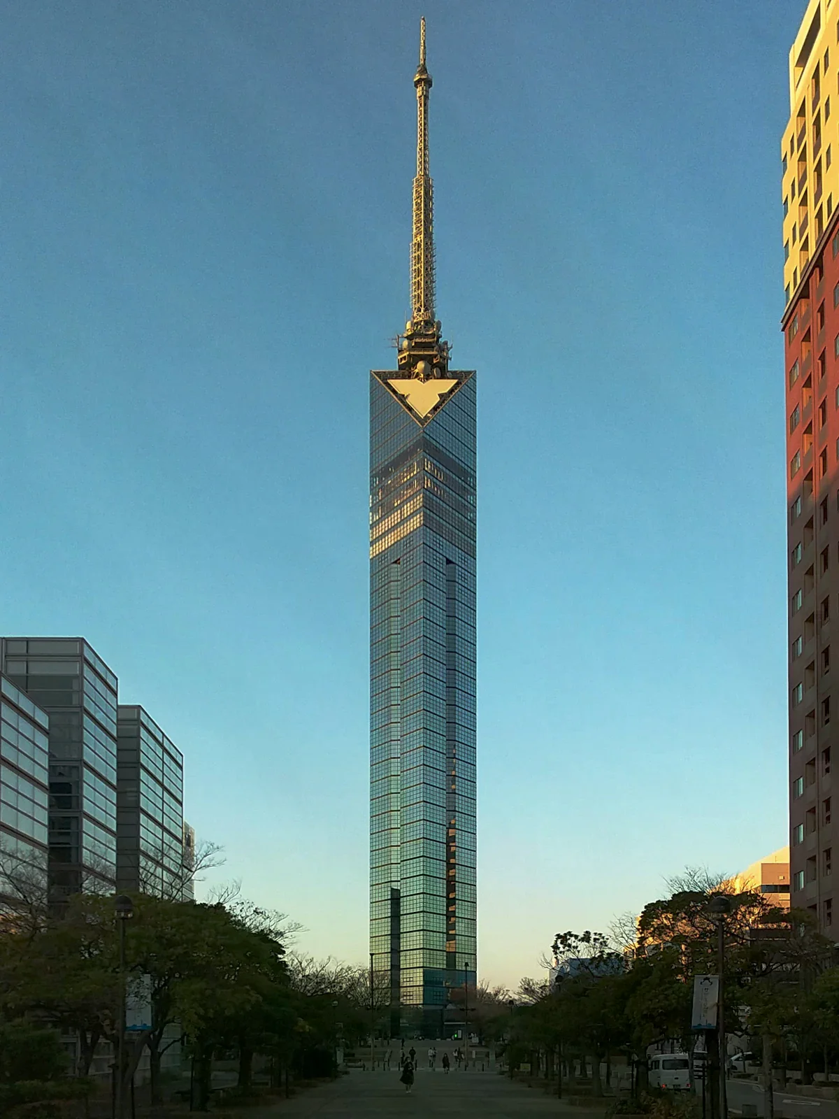 從百道海濱步道望向福岡塔,照片拍攝於 2023 年。