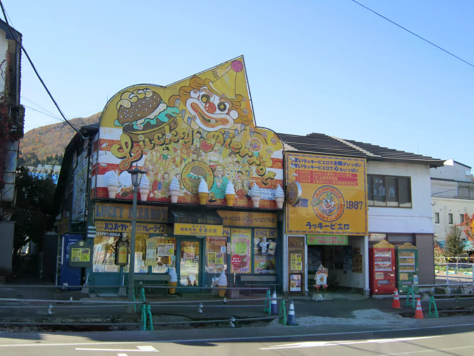 Lucky Pierrot Bay Area本店招牌與彩色外觀