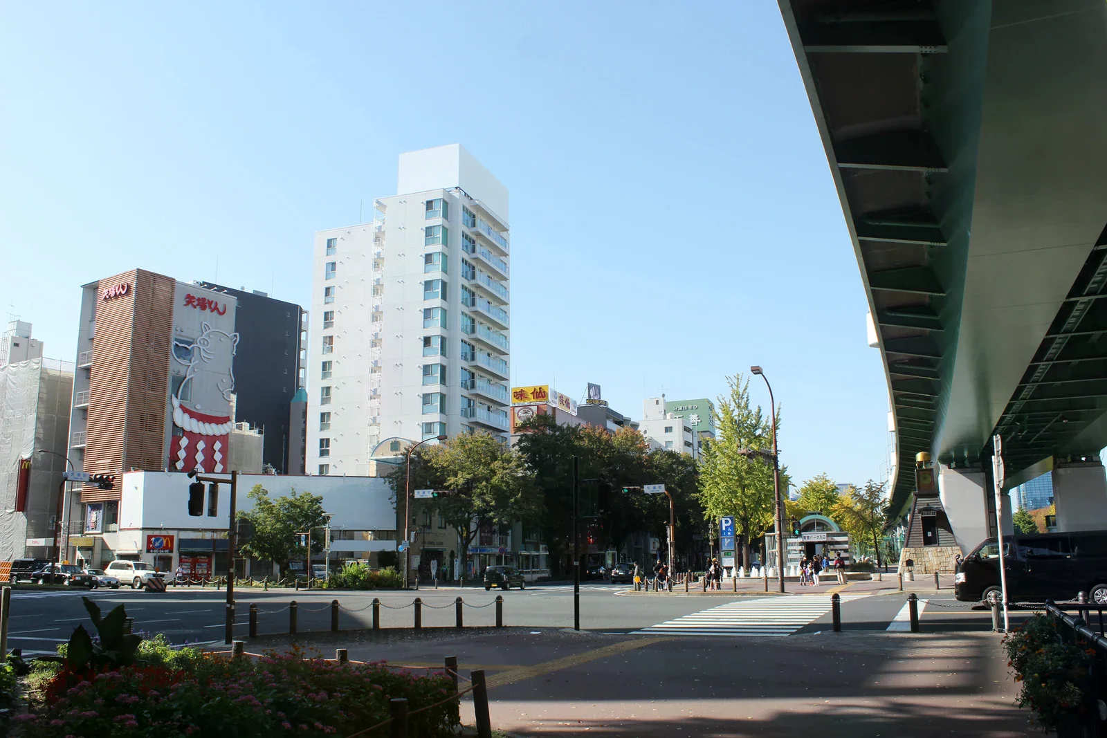 若宮大通街角與矢場とん本店大樓