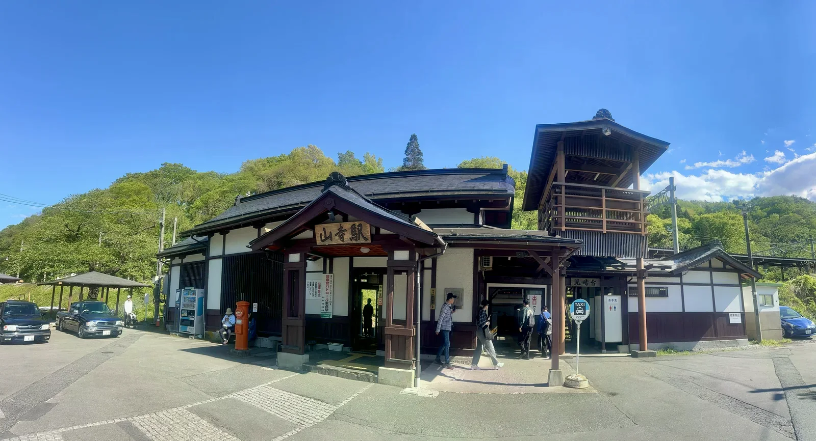 山寺站木造站舍與站前空間