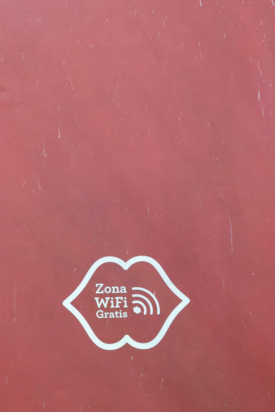 秘魯 Barranco 牆上的免費 Wi-Fi 標示