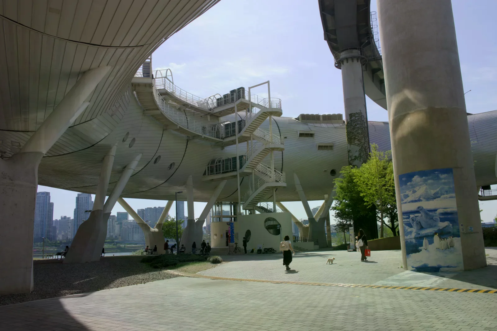 纛島漢江公園的河濱步道。