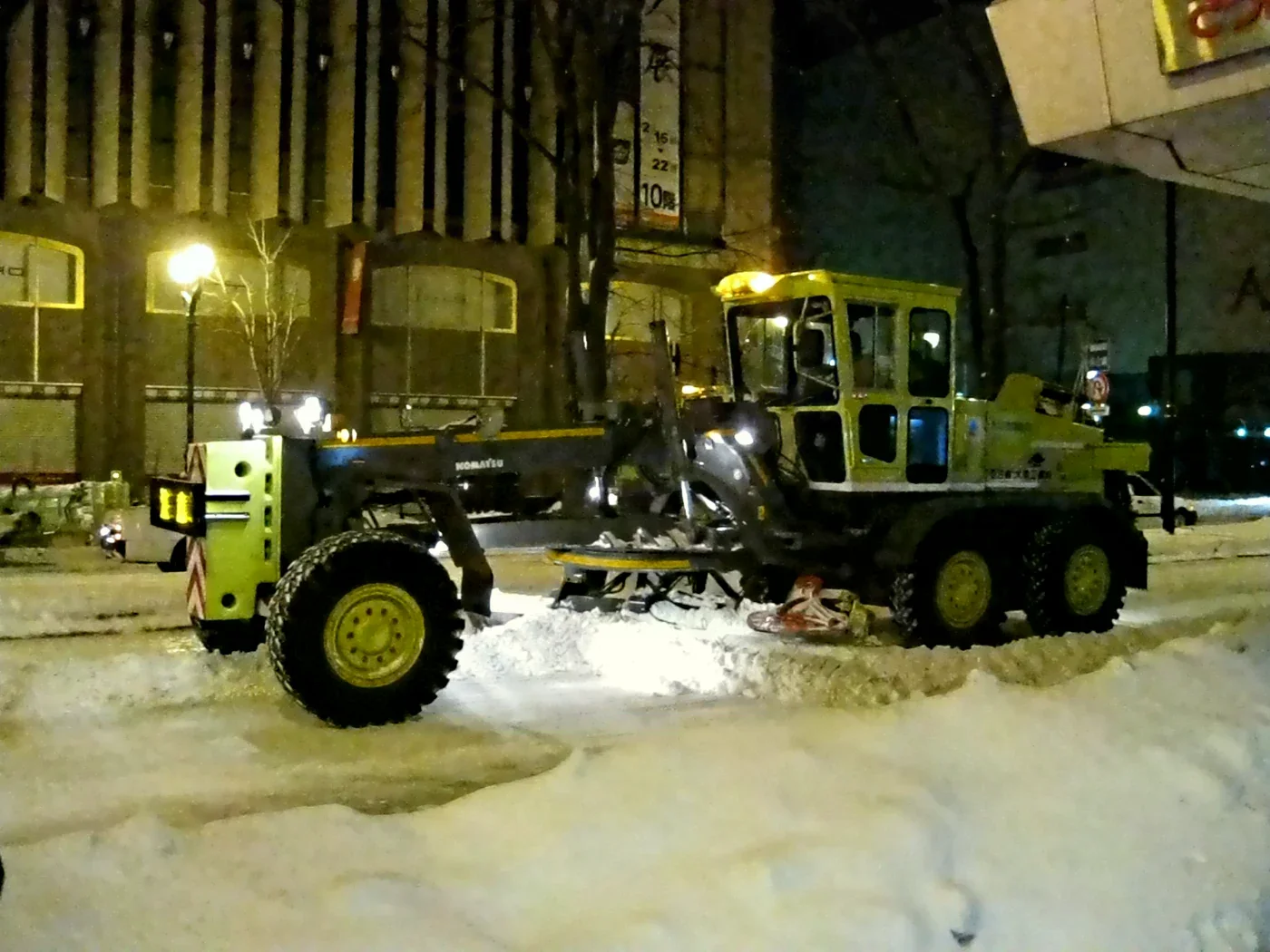 札幌大通街道上的除雪車正在作業